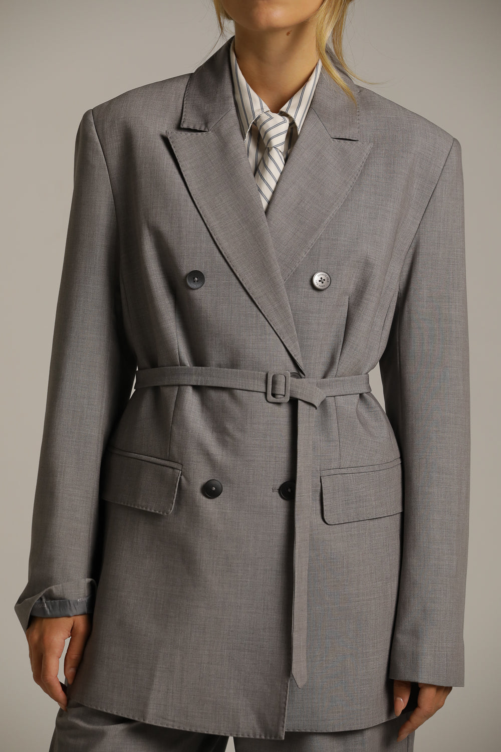 בלייזר בגזרת אוברסייז עם חגורת מותן | קנת קול