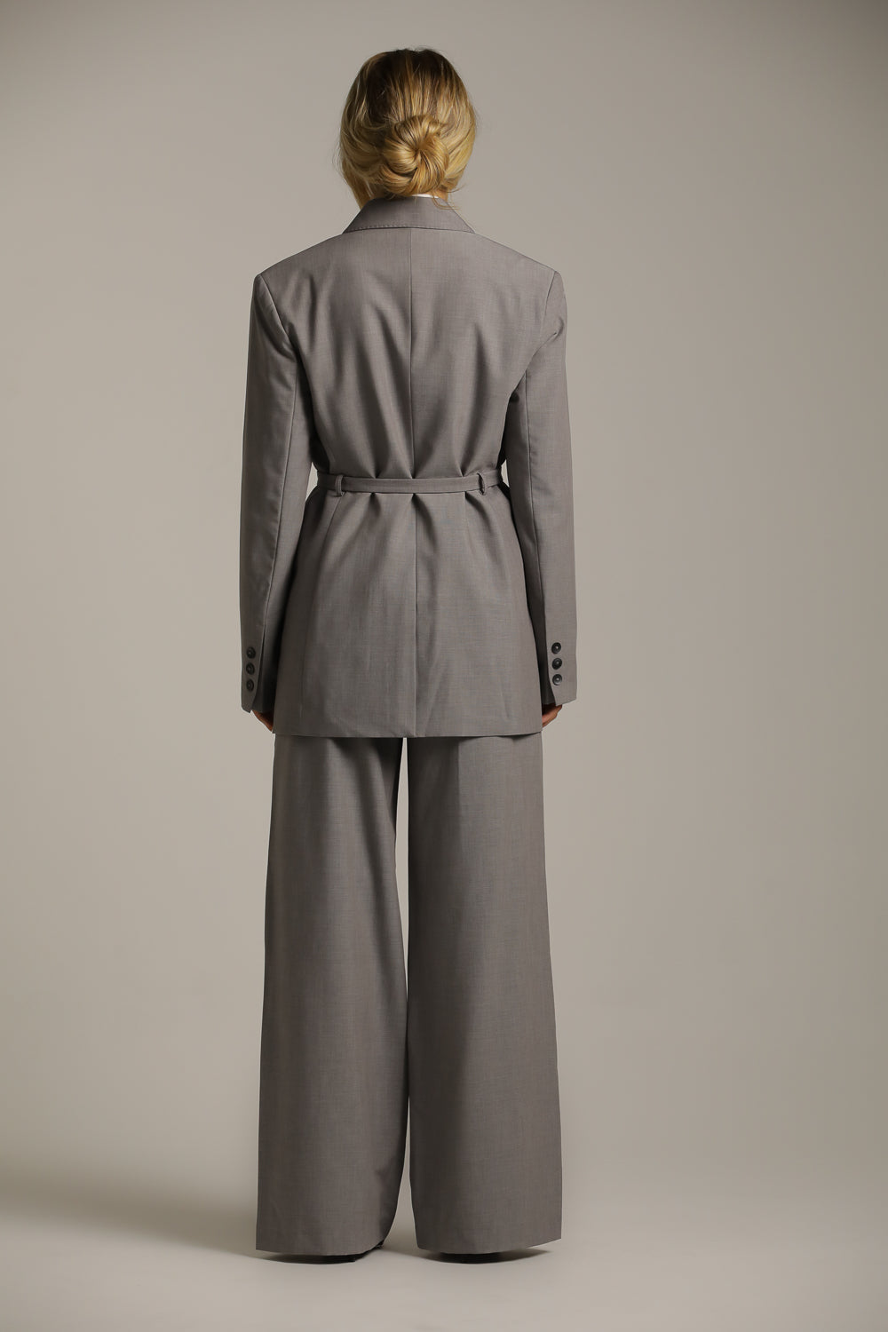 בלייזר בגזרת אוברסייז עם חגורת מותן | קנת קול