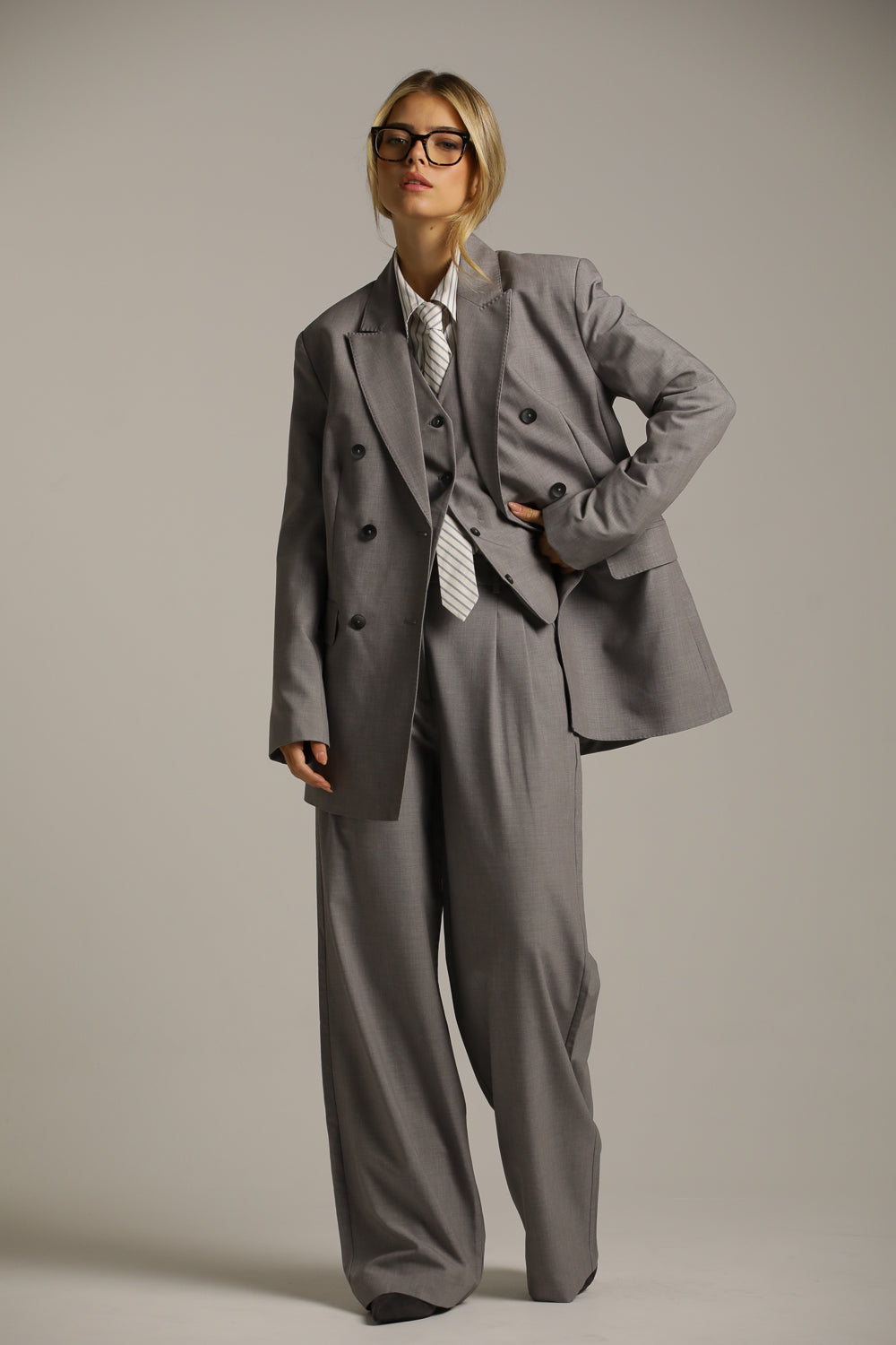 בלייזר בגזרת אוברסייז עם חגורת מותן | קנת קול