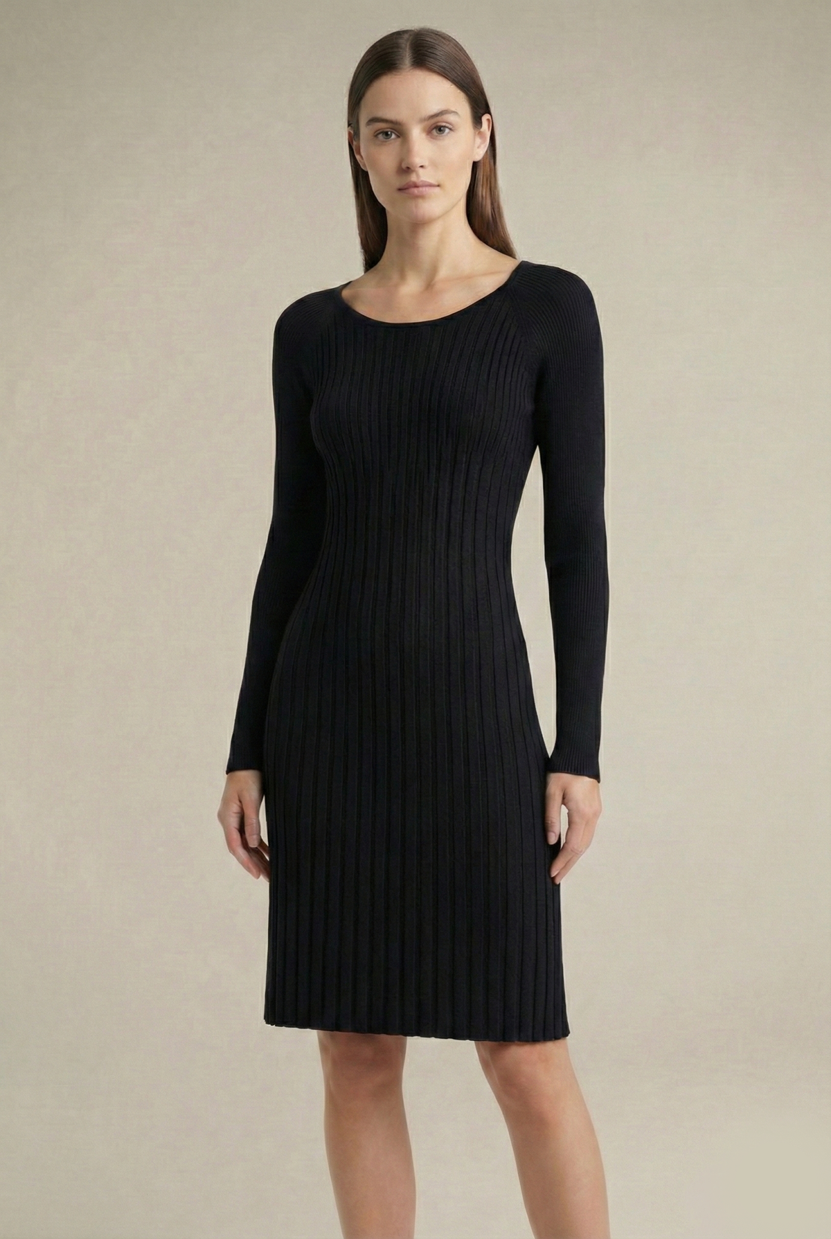 שמלת קפלים בגזרה צמודה | קנת קול