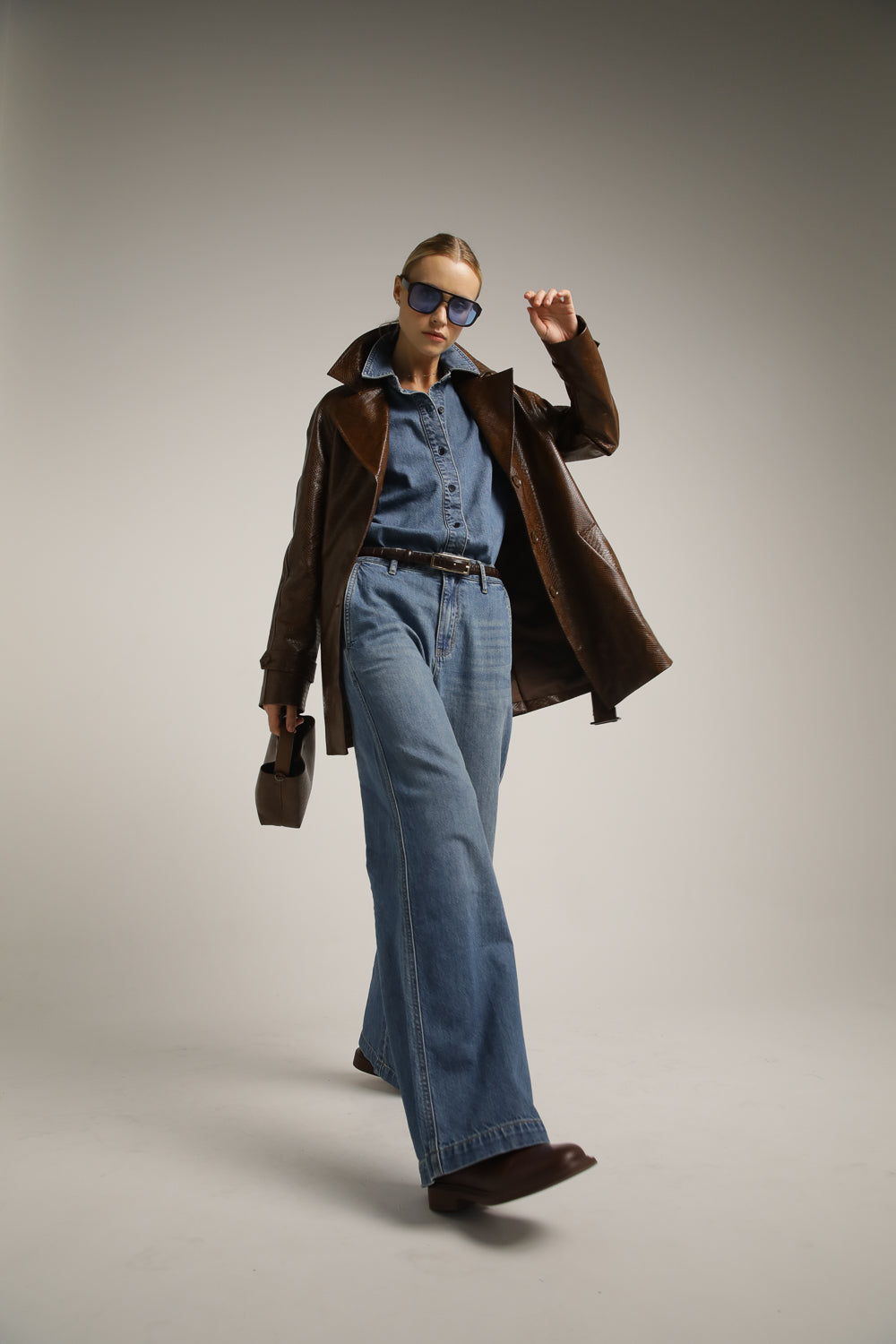 מעיל טראנץ דמוי עור בדפוס מנוחש | קנת קול