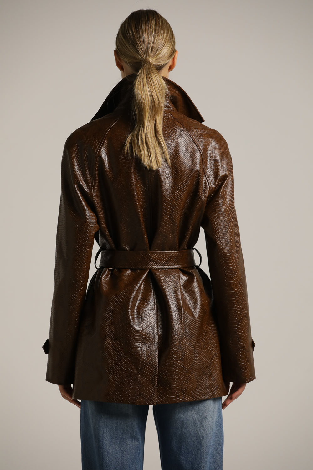 מעיל טראנץ דמוי עור בדפוס מנוחש | קנת קול