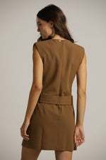 שמלת מיני ללא שרוולים עם חגורה | קנת קול