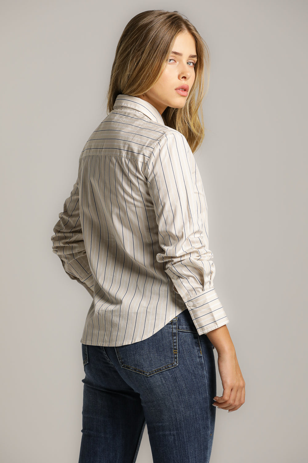 חולצה מכופתרת עם עניבה תואמת | קנת קול