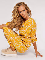 שמלת מידי עם כפתורים בצבע צהוב - MASHBIR//365