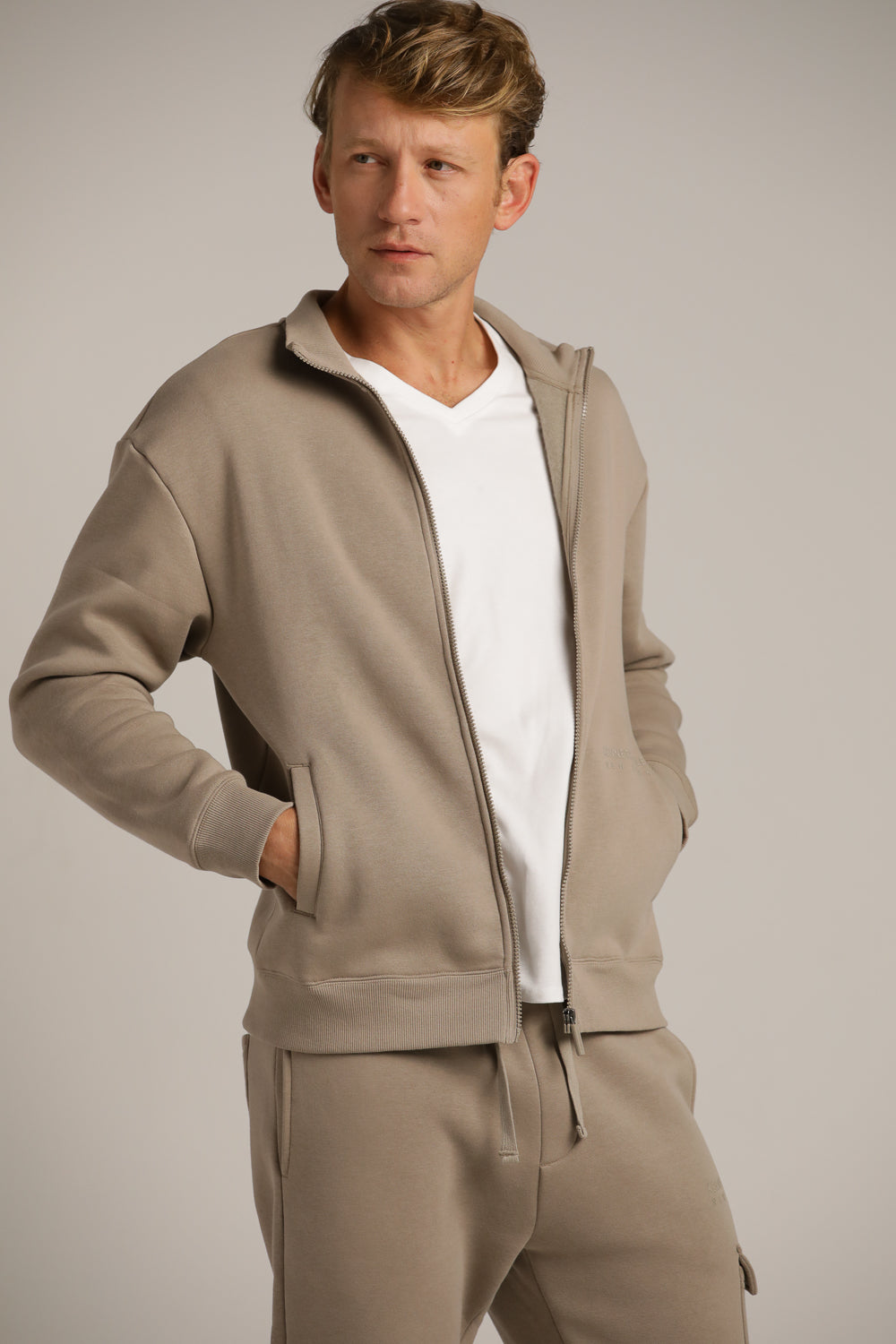 סווטשירט עם צווארון עומד | קנת קול