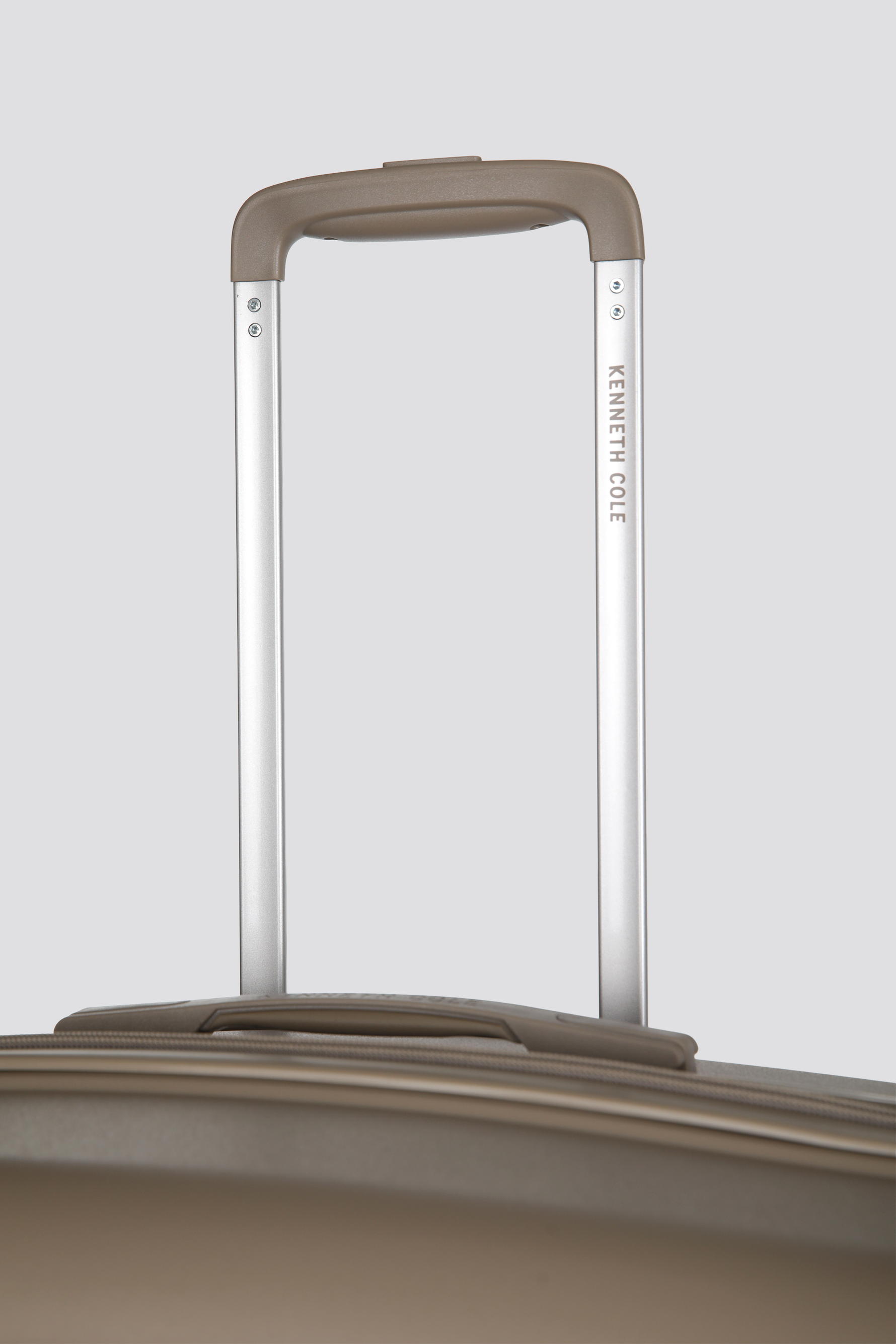 מזוודה קשיחה גדולה 29" מדגם INFLUENCE  בצבע בז'