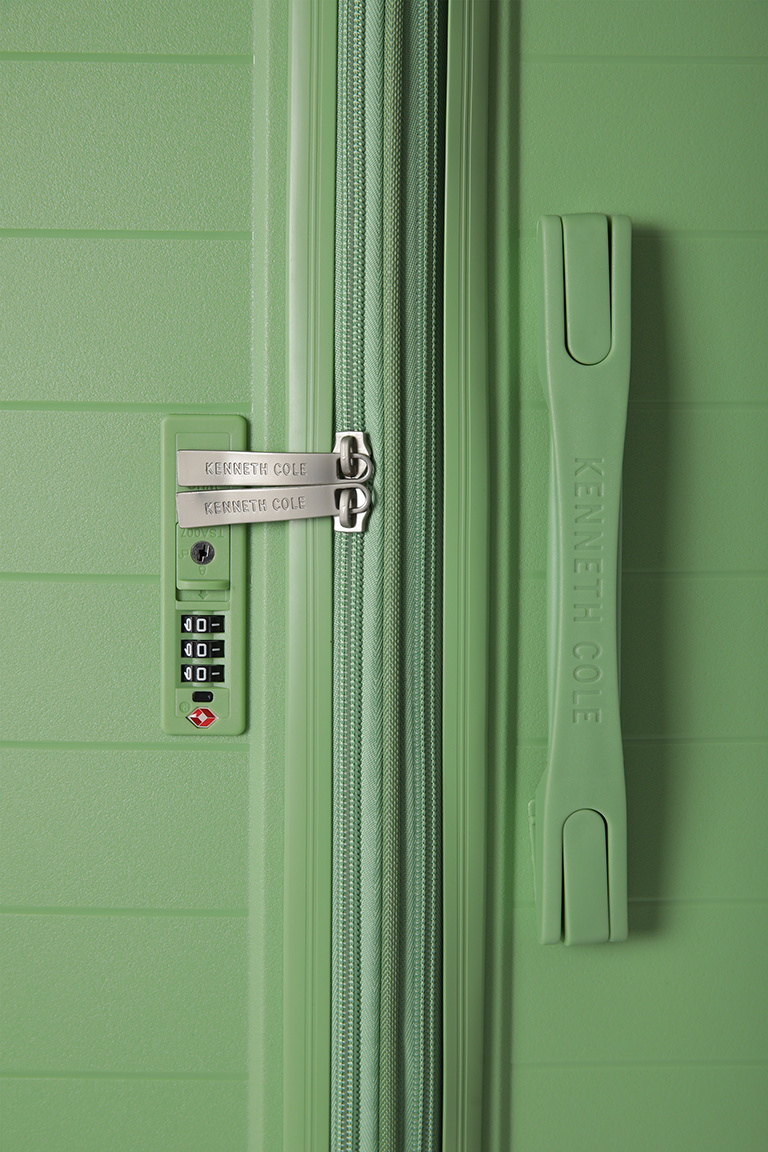 מזוודה קשיחה בינונית 25" מדגם INFLUENCE בצבע ירוק בהיר