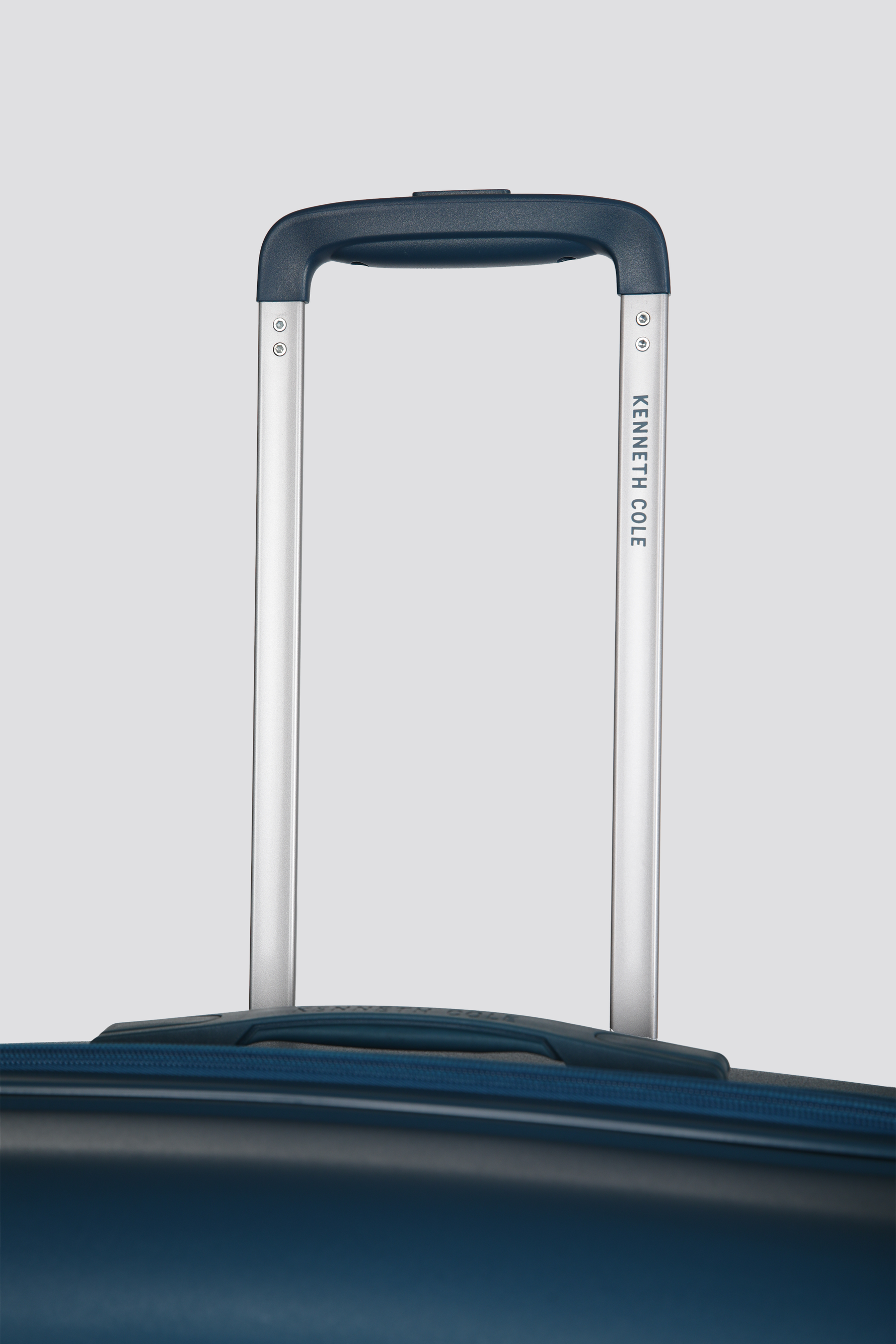 מזוודה קשיחה טרולי עלייה למטוס 19" מדגם INFLUENCE בצבע כחול