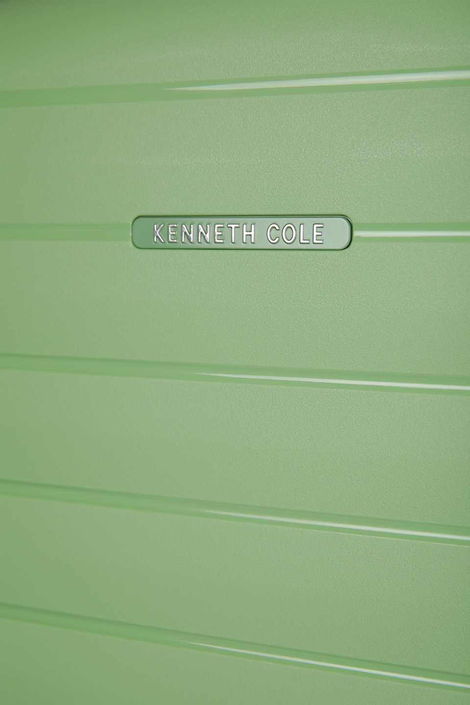 מזוודה קשיחה טרולי עלייה למטוס 19" מדגם INFLUENCE בצבע ירוק בהיר