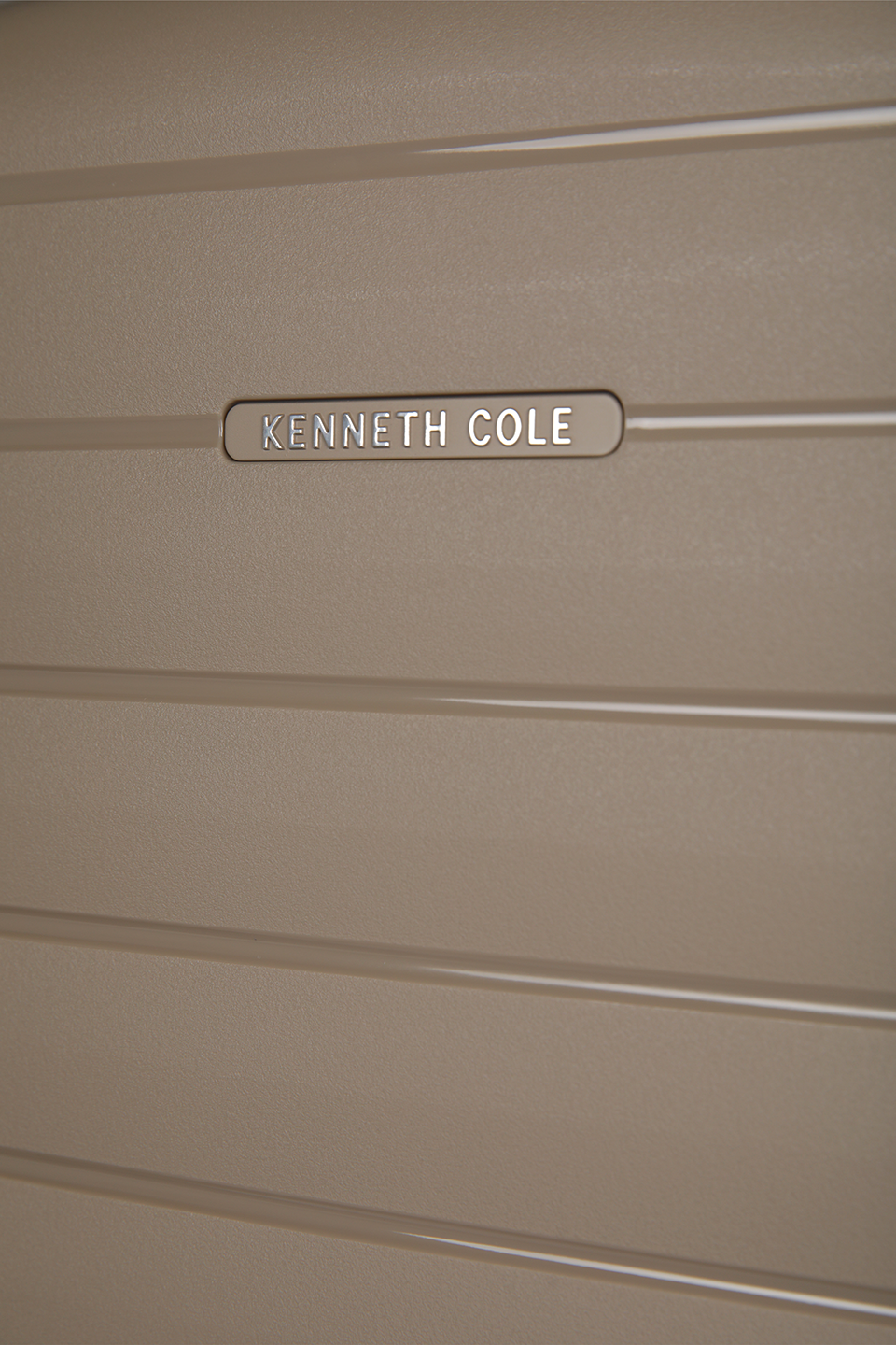 מזוודה קשיחה גדולה 29" מדגם INFLUENCE  בצבע בז'