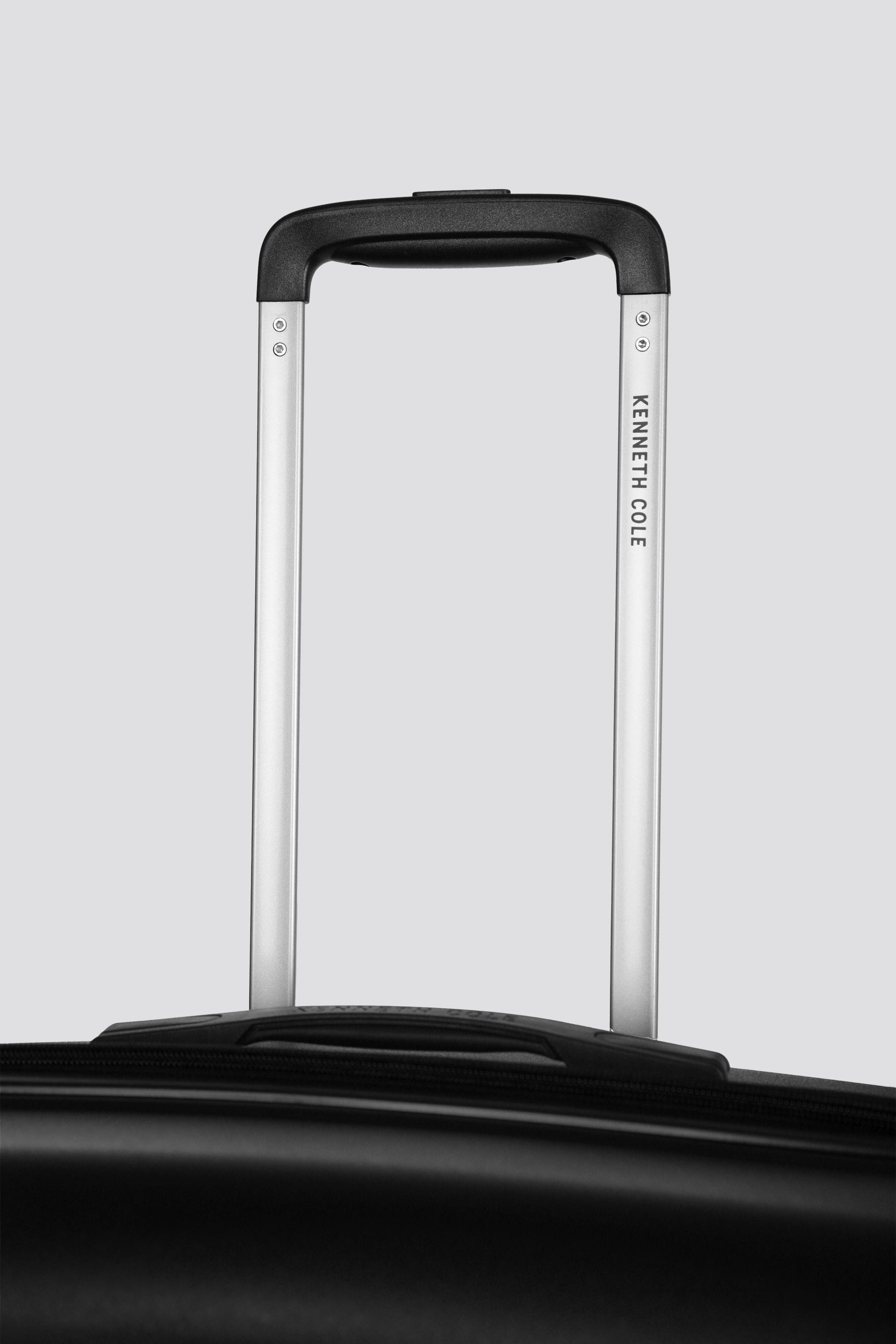 מזוודה קשיחה בינונית 25" מדגם INFLUENCE בצבע שחור