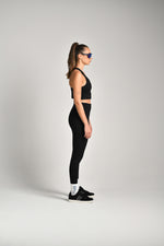 טייץ ספורט בגזרה גבוהה בצבע שחור