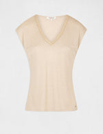 טישירט קצרה עם פרטי תכשיט בצבע בז' - MASHBIR//365