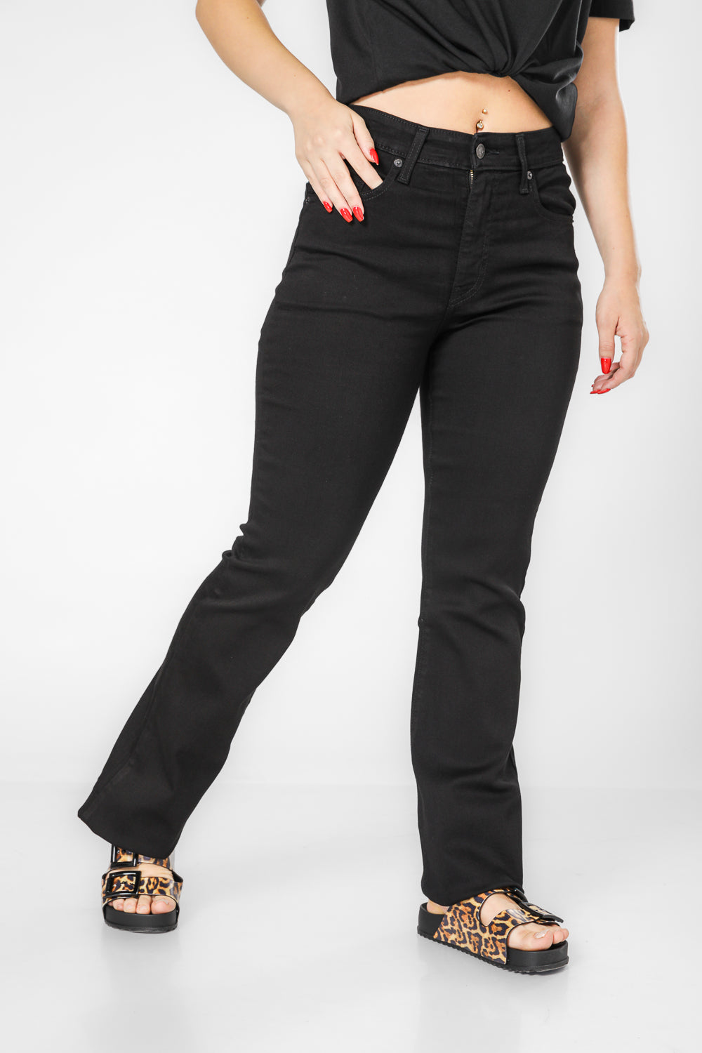 מכנסי ג'ינס לנשים 725 Bootcut בצבע שחור