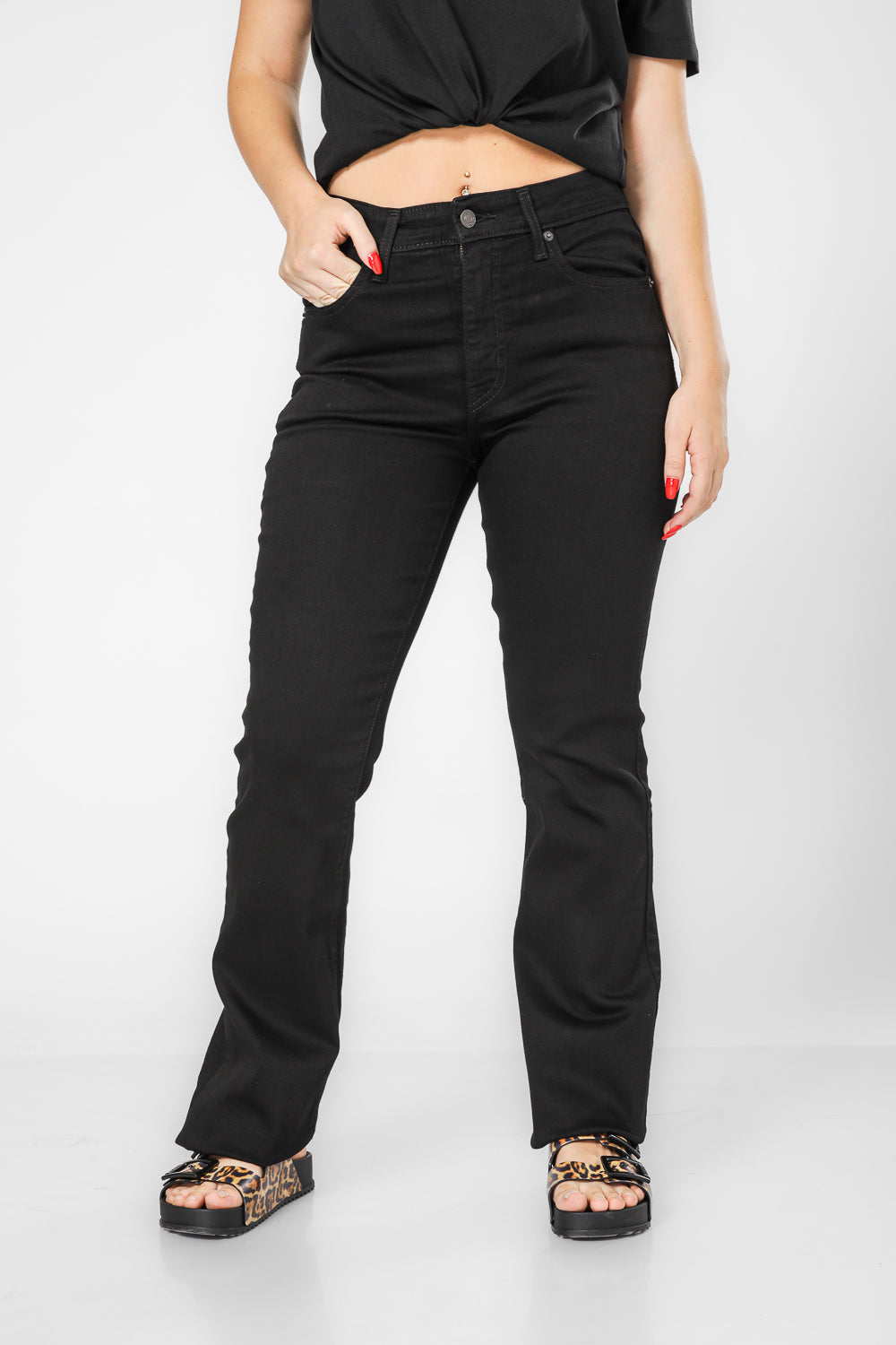 מכנסי ג'ינס לנשים 725 Bootcut בצבע שחור