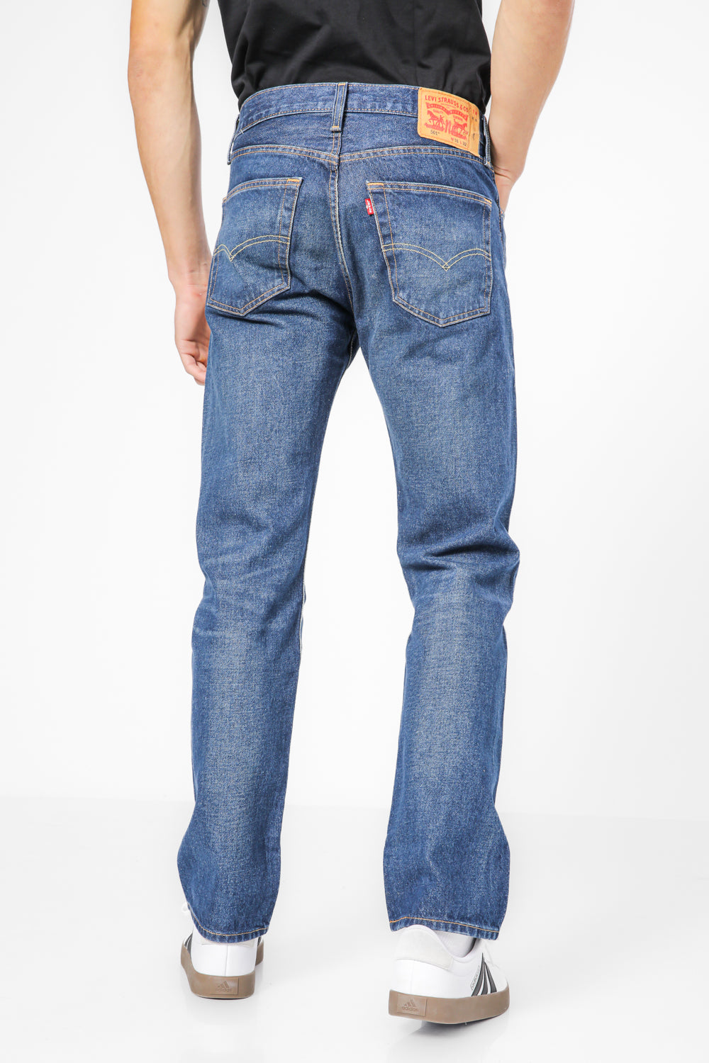 ג'ינס 501 בצבע כחול