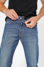 ג'ינס 501 בצבע כחול