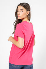 טישירט עם לוגו בצבע ורוד