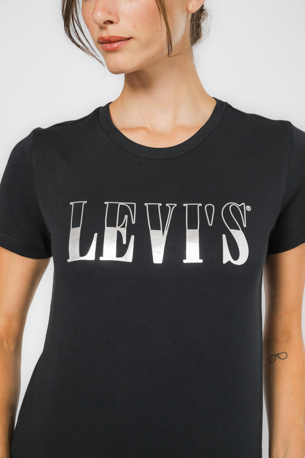 טישירט לוגו בצבע שחור