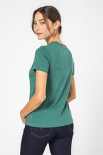 טישירט הדפס לוגו בצבע ירוק