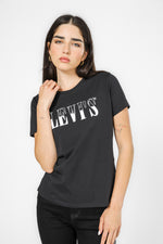 טישירט עם הדפס בצבע שחור