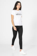 טישירט עם הדפס בצבע לבן