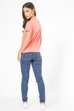 טישירט עם לוגו בצבע אפרסק