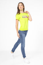 טישירט עם לוגו בצבע צהוב