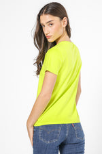 טישירט עם לוגו בצבע צהוב