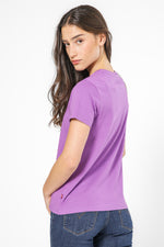 טישירט עם הדפס בצבע סגול