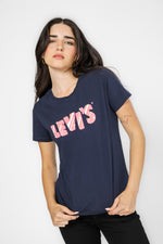 טישירט עם הדפס ורוד בצבע נייבי