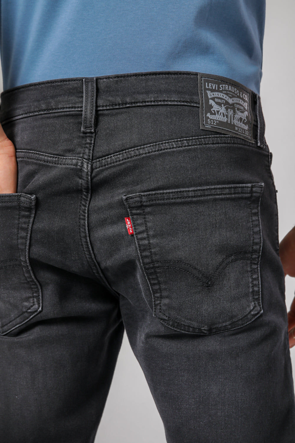 ג'ינס 512 בצבע שחור