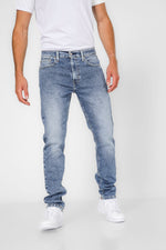 ג'ינס 512 מבית המותג LEVI'S בעל 5 כיסים לאיחסון.עם סגירת כפתור ורוכסן. אופנתי ומתאים לכל מראה.