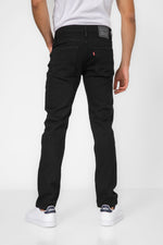 ג'ינס מבית המותג LEVI'S , ג'ינס בעל סגירת רוכסן וכפתור ולולאות חגורה במותן להתאמה אישית, כיסים צידיים ואחוריים לנוחות מירבית.