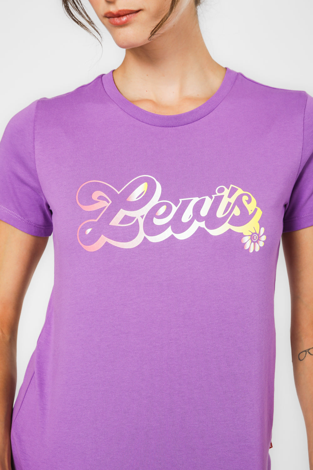 טישירט הדפס לוגו בצבע סגול