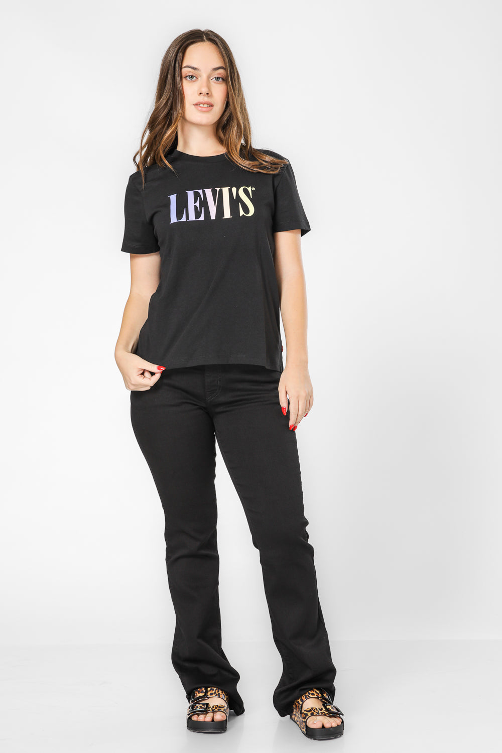 טישירט לנשים בצבע שחור הדפס פסטל בחזית