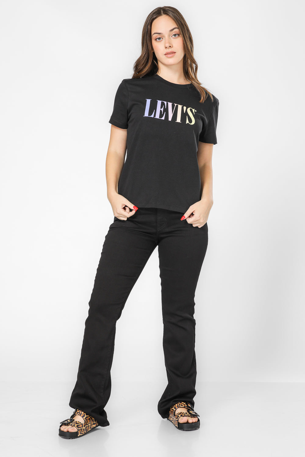 טישירט לנשים בצבע שחור הדפס פסטל בחזית