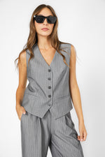 ווסט קצר עם פסים בצבע אפור | קנת קול