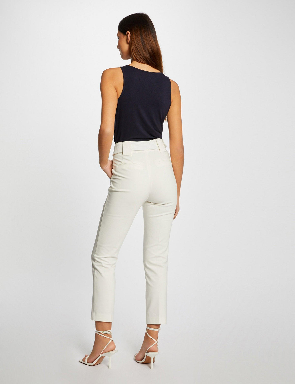 גופיית תחרה בצבע נייבי - MASHBIR//365