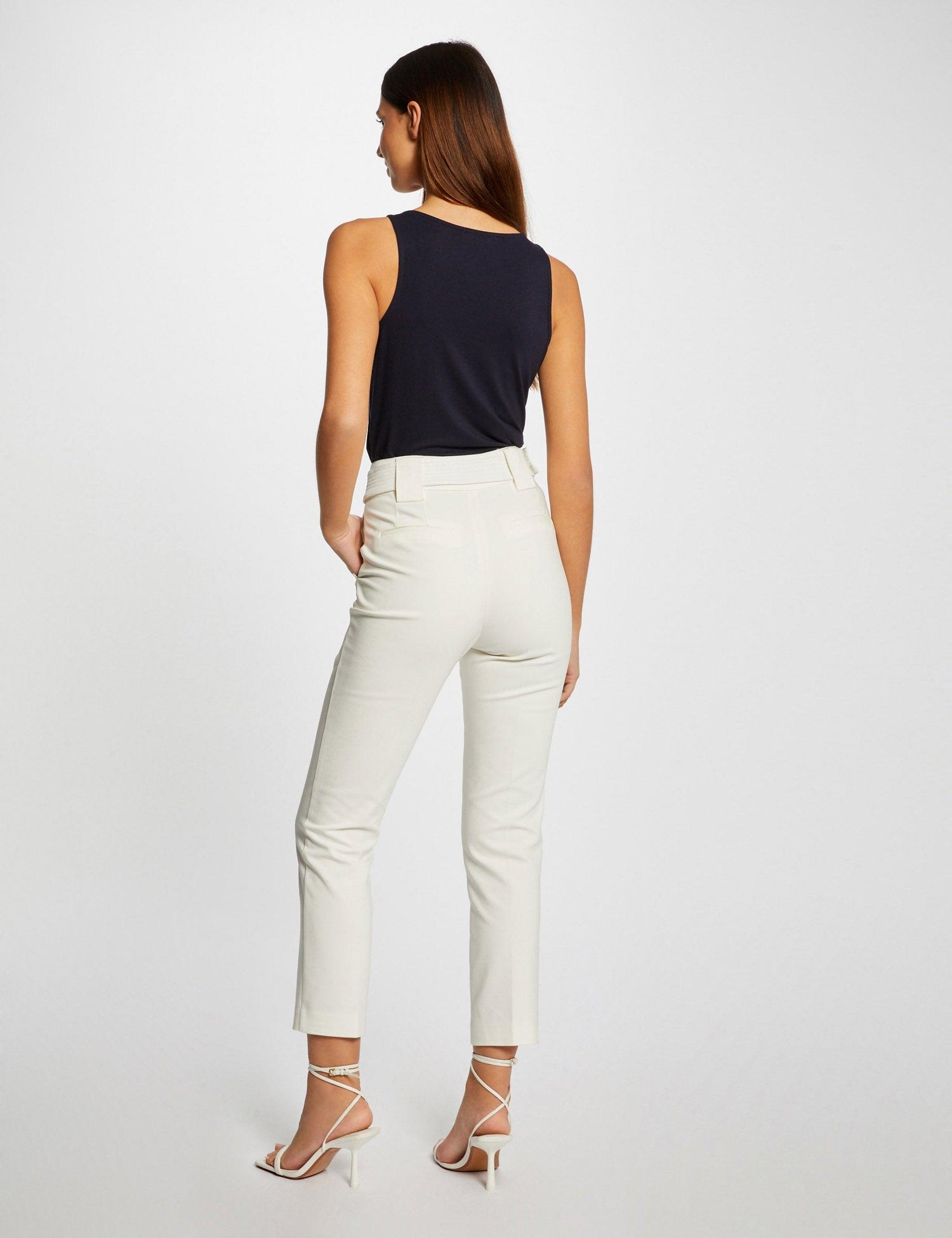 גופיית תחרה בצבע נייבי - MASHBIR//365