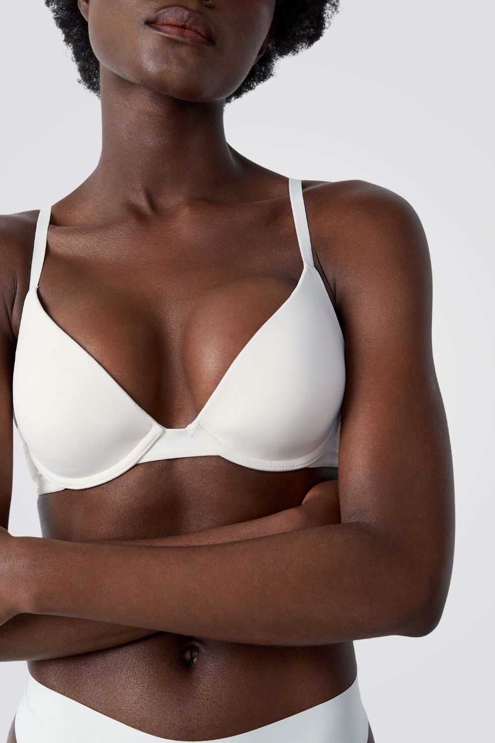 חזיית פוש-אפ עם חיתוך עמוק | איתם