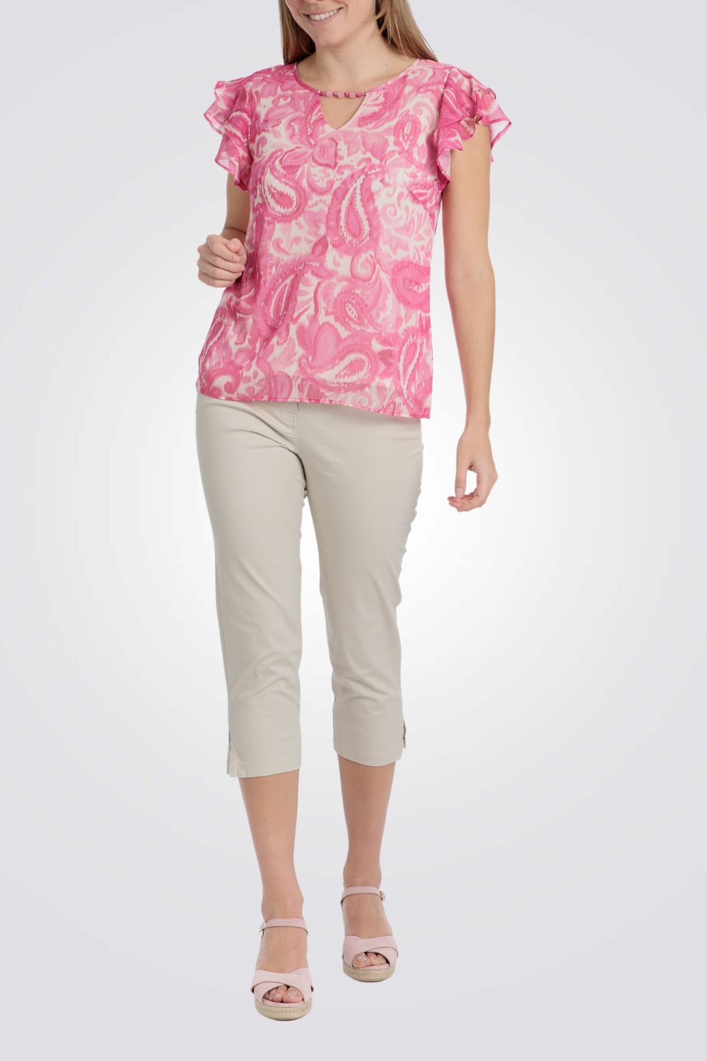 מכנסי קפרי שסעים בצדדים בצבע בז'