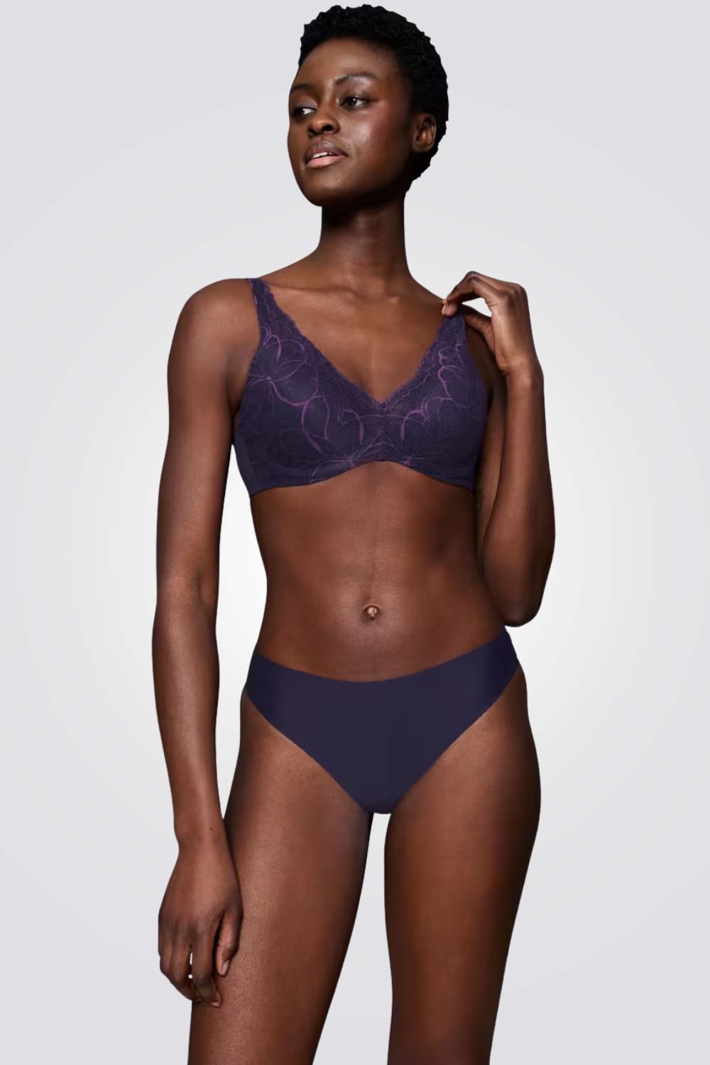 חזיית תחרה מרופדת עם מחשוף עמוק | טריומף