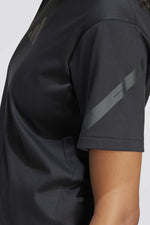 טישירט ממותגת בצבע שחור לנשים | אדידס 