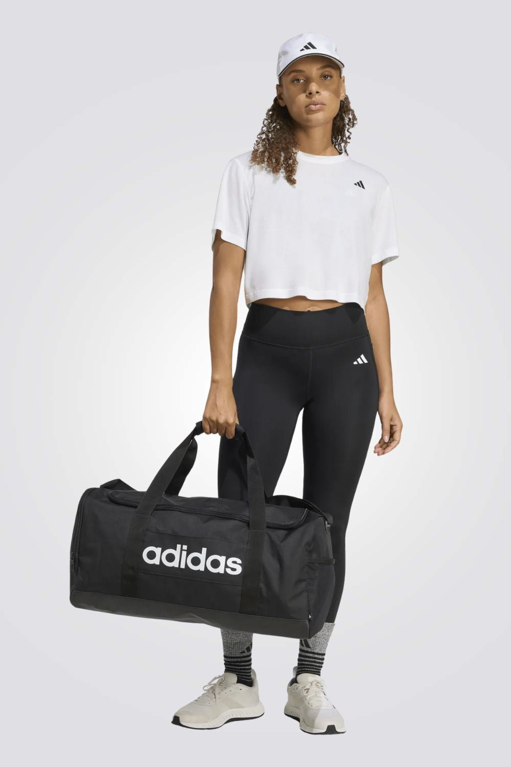 תיק אימון ממותג בצבע שחור | אדידס 
