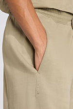 מכנסיים קצרים לגברים 