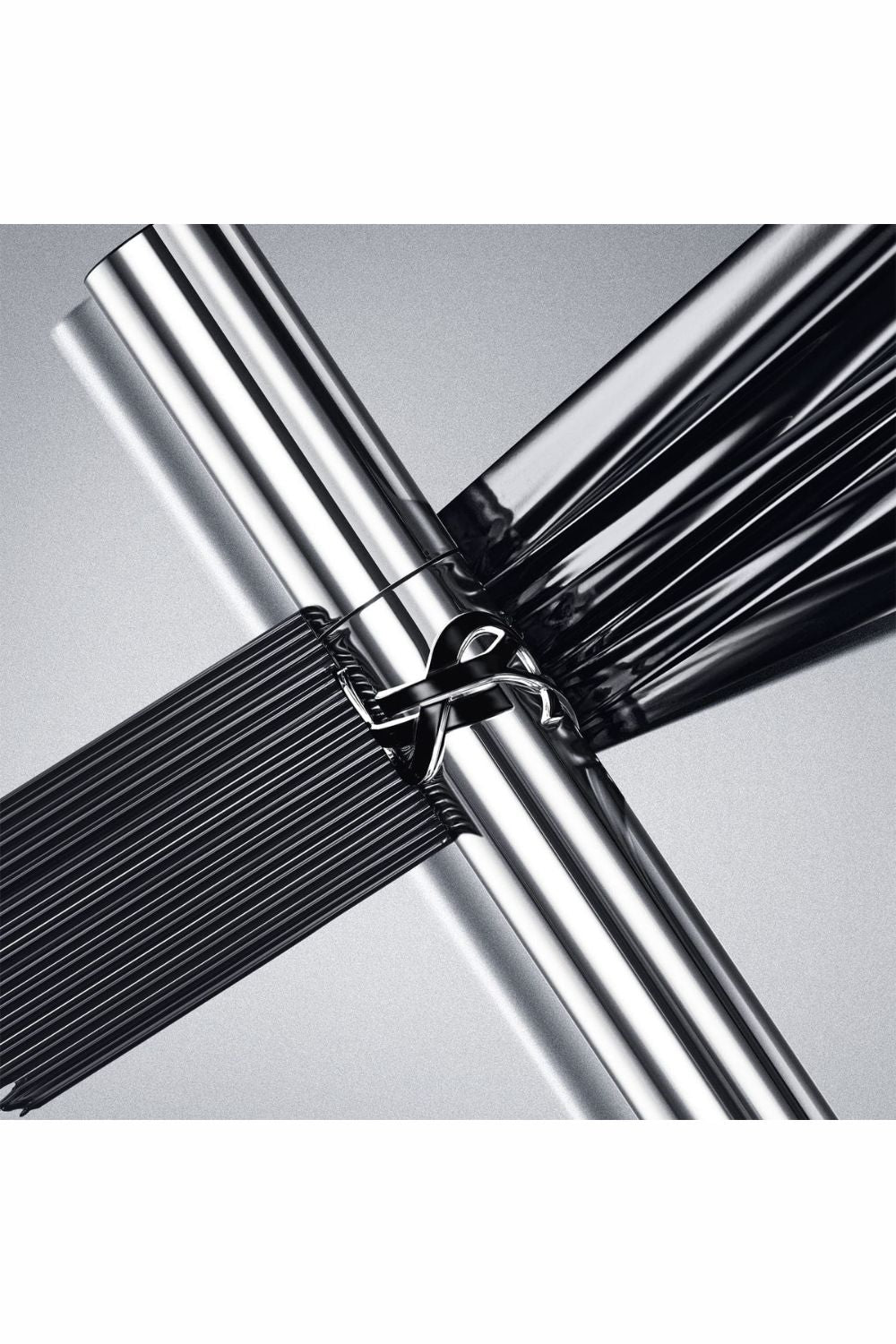 מסקרה LASH LATEX | איב סן לורן