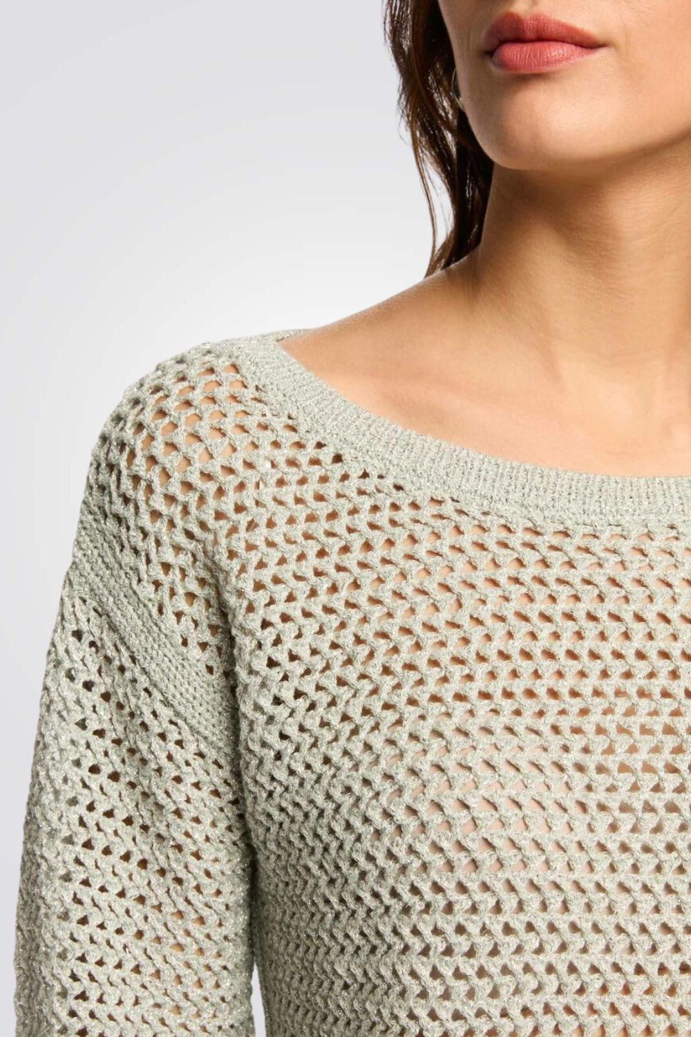 חולצה סריגה פתוחה בצבע ירוק זית