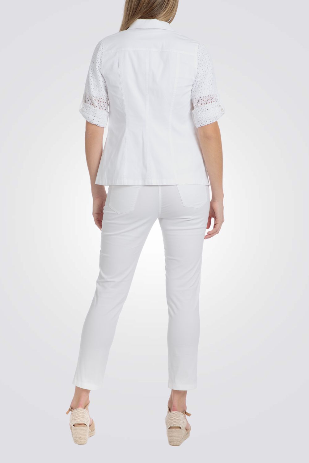 ג'קט שרוולי שלושת רבעי בצבע לבן